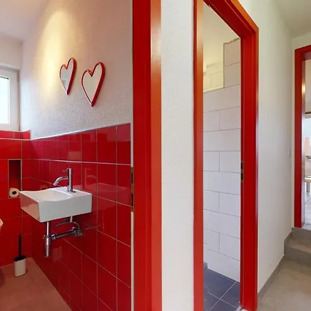 Vineyard House 4*